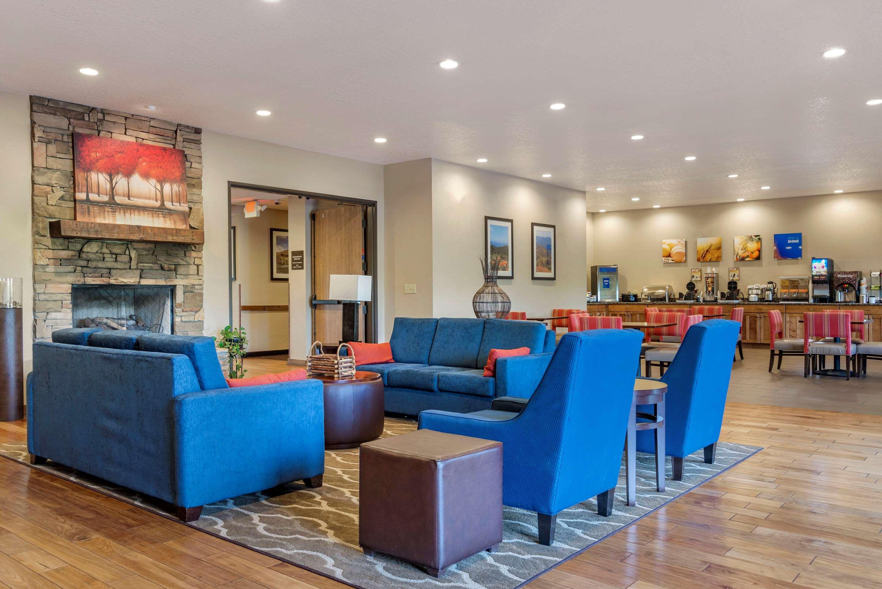 Comfort Inn & Suites Blue Ridge Eksteriør bilde
