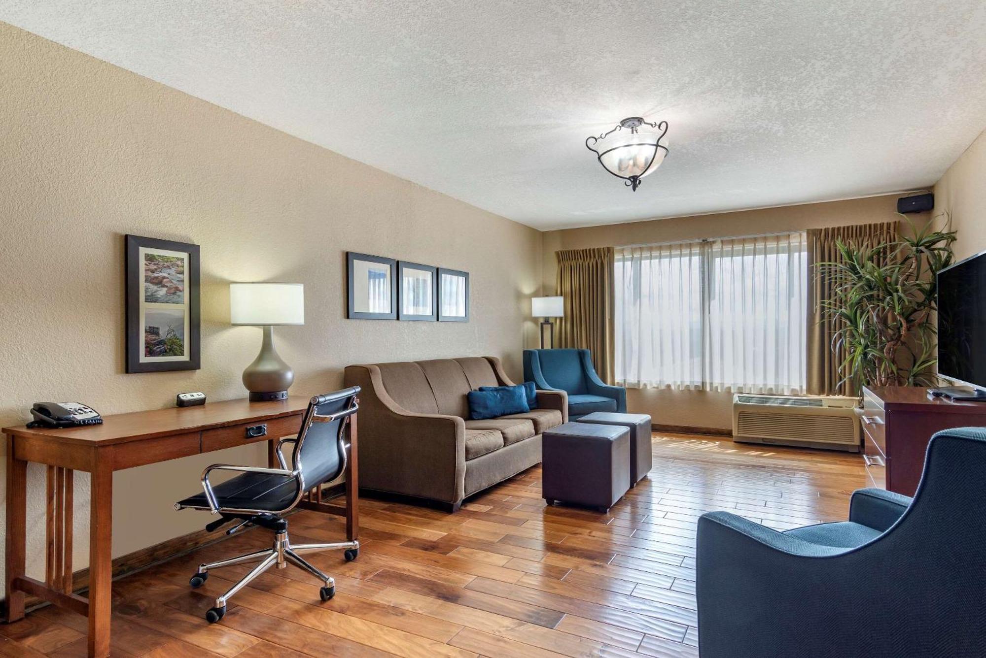 Comfort Inn & Suites Blue Ridge Eksteriør bilde